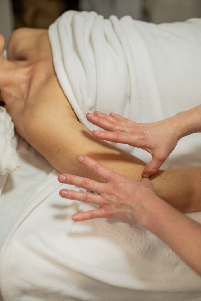 Limfna-drenaza-ruku-po-voderu